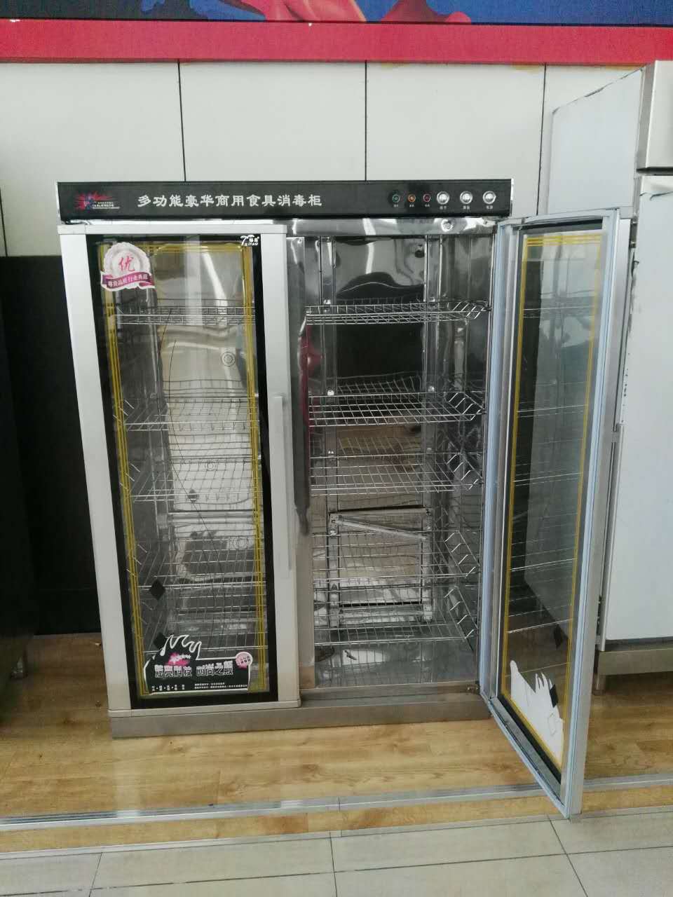 供應(yīng)優(yōu)質(zhì)商用豪華 酒店廚房用 高溫殺菌消毒柜