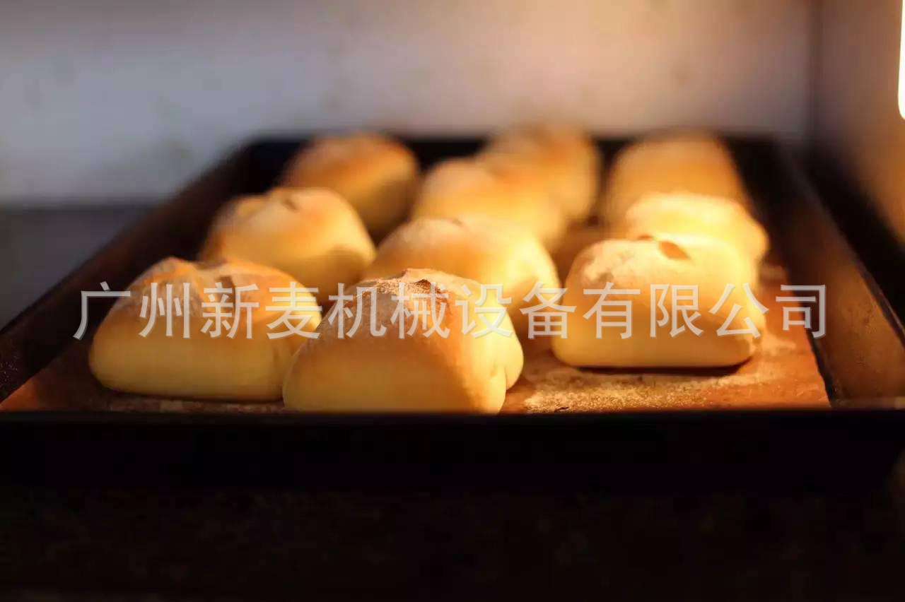 廠家供應(yīng)廣州新麥一層三盤(pán)商用電烤箱 烘烤蛋糕面包披薩蛋撻