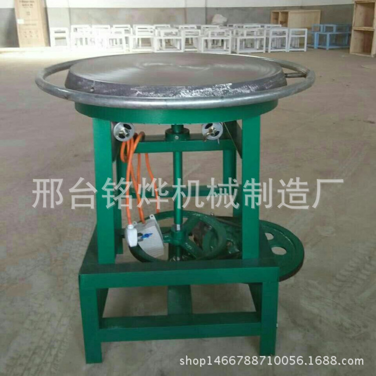 廠家生產(chǎn)商用手動煎餅機、五谷雜糧煎餅鏊子機，多功能方便，。