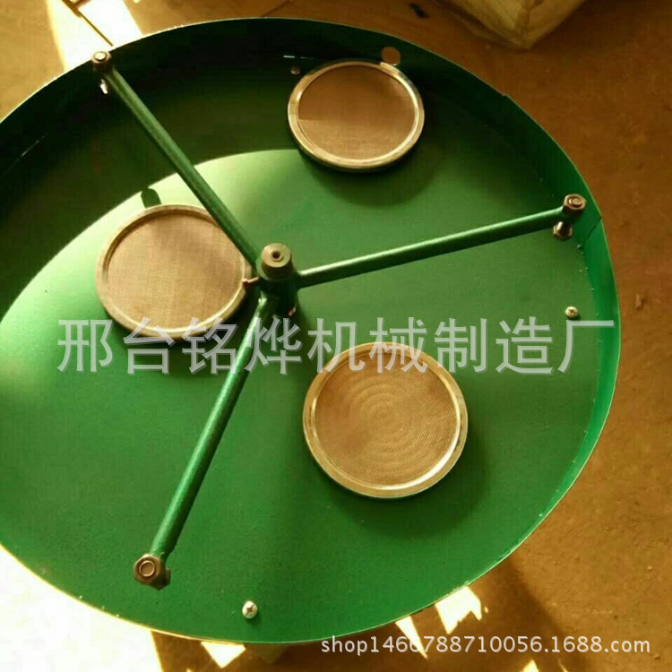 廠家生產(chǎn)商用手動煎餅機、五谷雜糧煎餅鏊子機，多功能方便，。