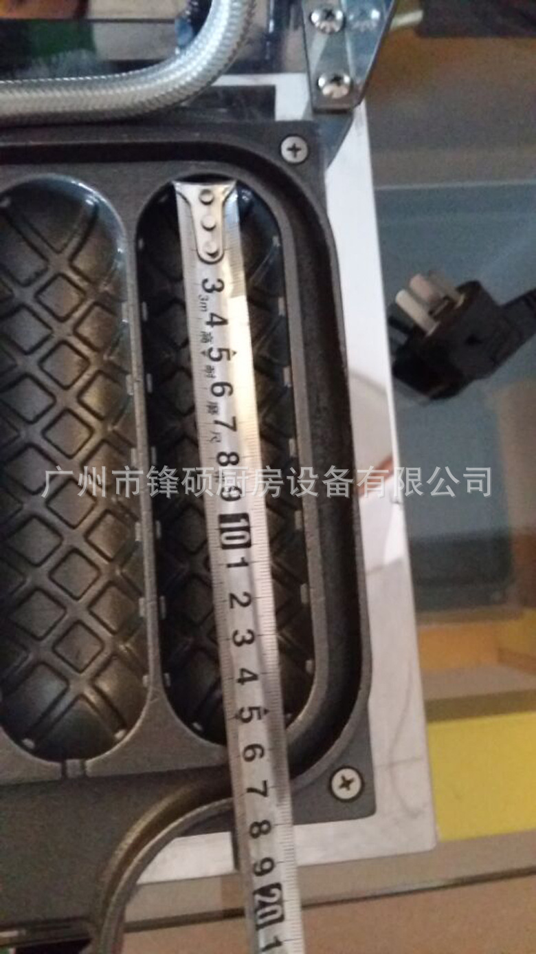 現(xiàn)貨直銷鋒碩四格香酥機熱狗棒機脆皮夾心玉米棒機商用小吃設備