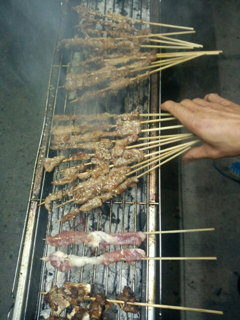 蝶烤香熱賣加厚羊肉串大號木炭燒烤爐商用燒烤架一米二長 18內(nèi)寬