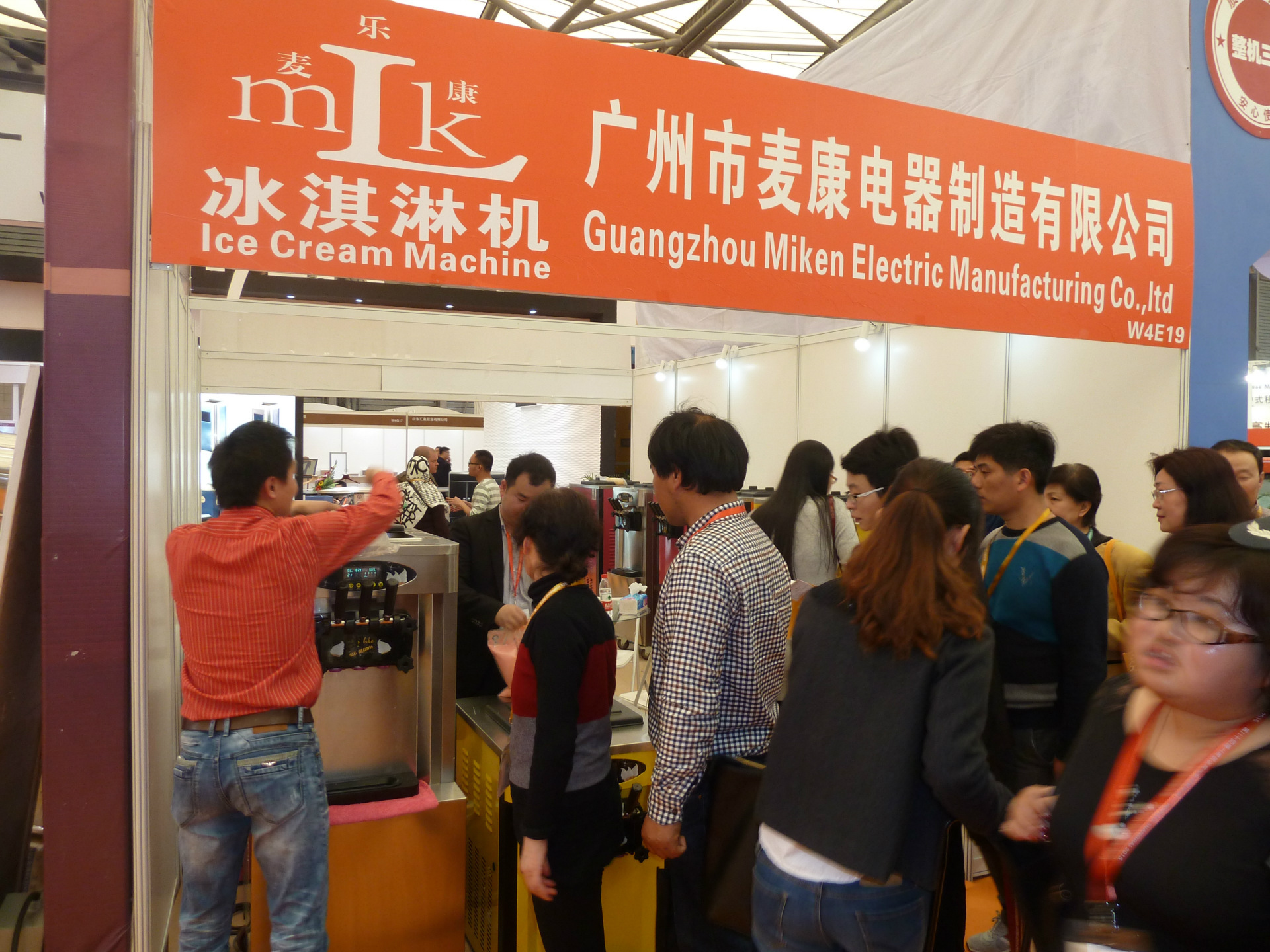 批發(fā)全自動商用冰淇淋機(jī)雪糕機(jī)DIY冰果冰淇淋機(jī)OEM冰激凌機(jī)