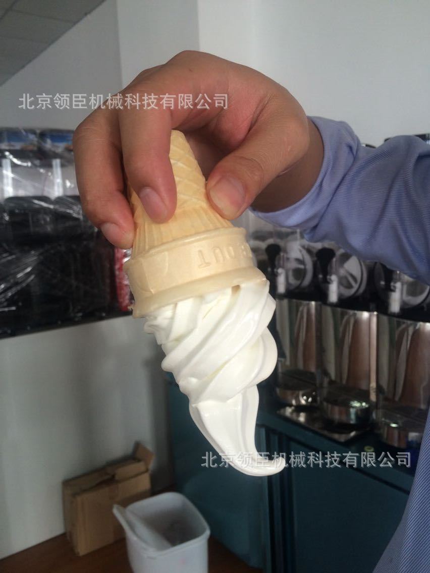河北山東商用臺式冰淇淋機(jī) 水果冰激凌機(jī) 單頭蛋筒軟冰淇淋機(jī)