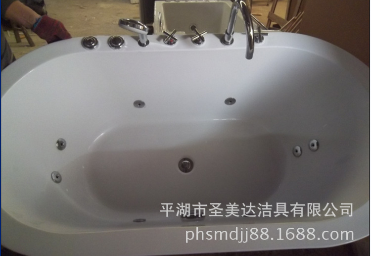 廠家直銷批發(fā)價亞克力按摩沖浪浴缸獨立式內(nèi)嵌式浴盆酒店工程浴缸