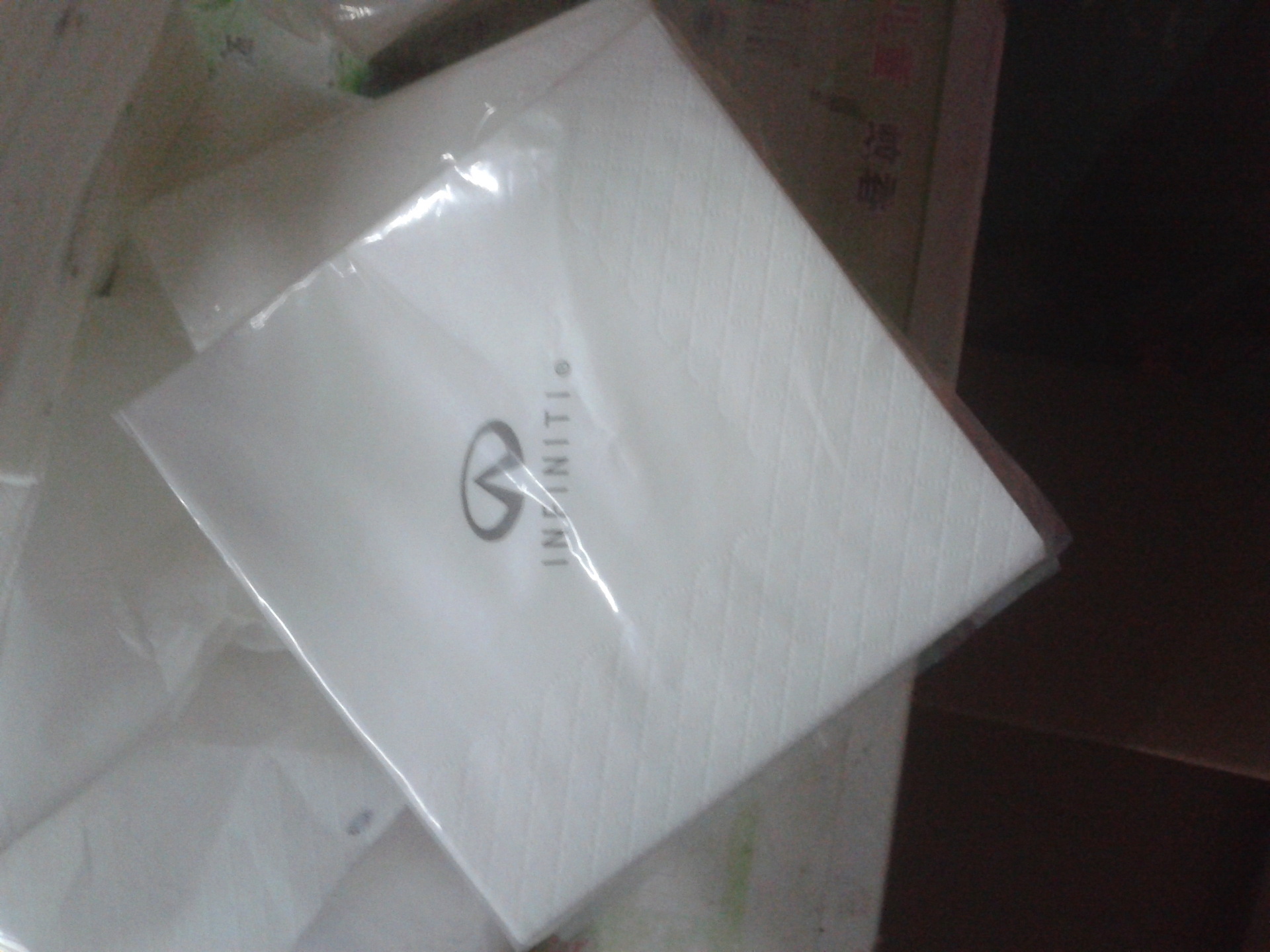 本公司餐巾紙型號(hào)有 230型 270型 330型 400型