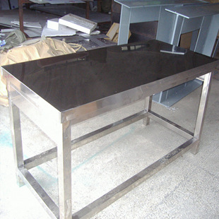 供應不銹鋼桌子，不銹鋼臺子，工作臺，操作臺，不銹鋼工作臺面