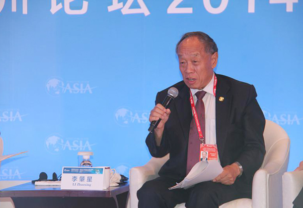 前外交部長、中國人民外交學(xué)會名譽會長、中國公共外交協(xié)會會長李肇星在會場發(fā)言