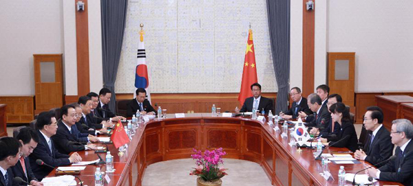 2012年3月中國(guó)國(guó)家主席胡錦濤在首爾會(huì)見韓國(guó)總統(tǒng)李明博