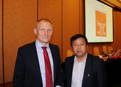 下西里西亞省省長(zhǎng)Rafal Jurkowlaniec先生與中國(guó)廚房設(shè)備網(wǎng)鄭總