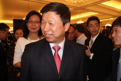 波蘭駐華大使夫人蘇珊·金-霍米茨卡迎接宴會貴賓