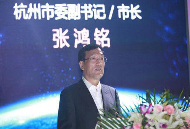 手握時(shí)代標(biāo)準(zhǔn)，踩在趨勢(shì)和潮流之上 ---劉東華在天津2014達(dá)沃斯正和島夜話(huà)·未來(lái)主人翁:傳承與創(chuàng)新上如是說(shuō)